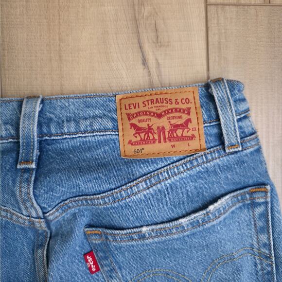 Levi's 501 Original Fit Ripped Light Wash Button Fly Jeans Women Sz 25 - Picture 8 of 9